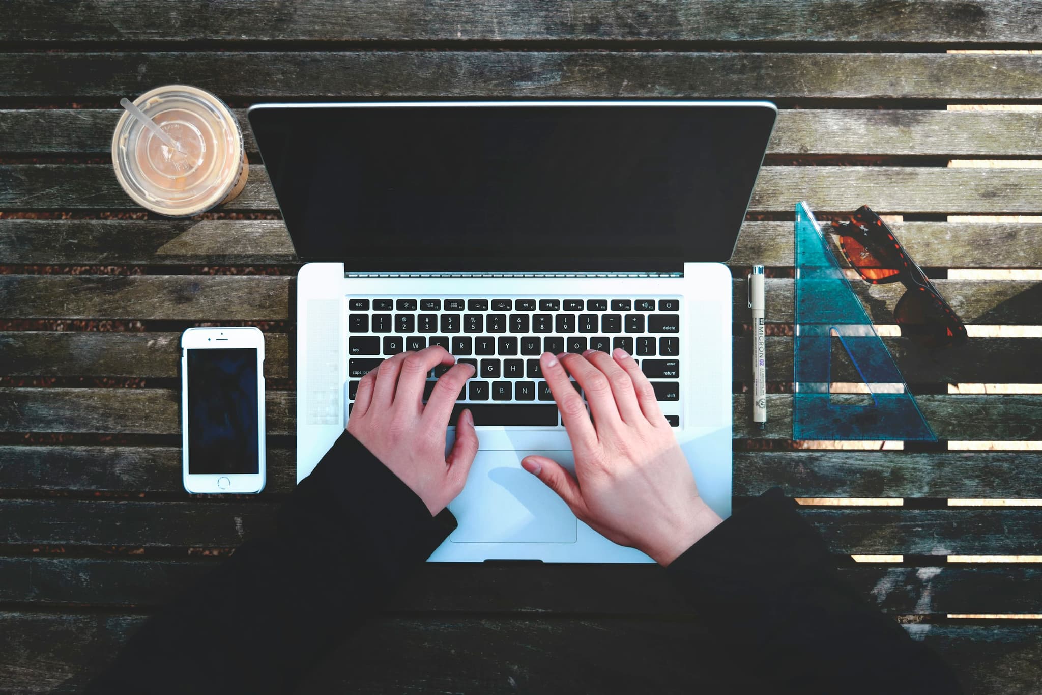 B2B Competitive Intelligence: Intelligence-Driven Business Strategy