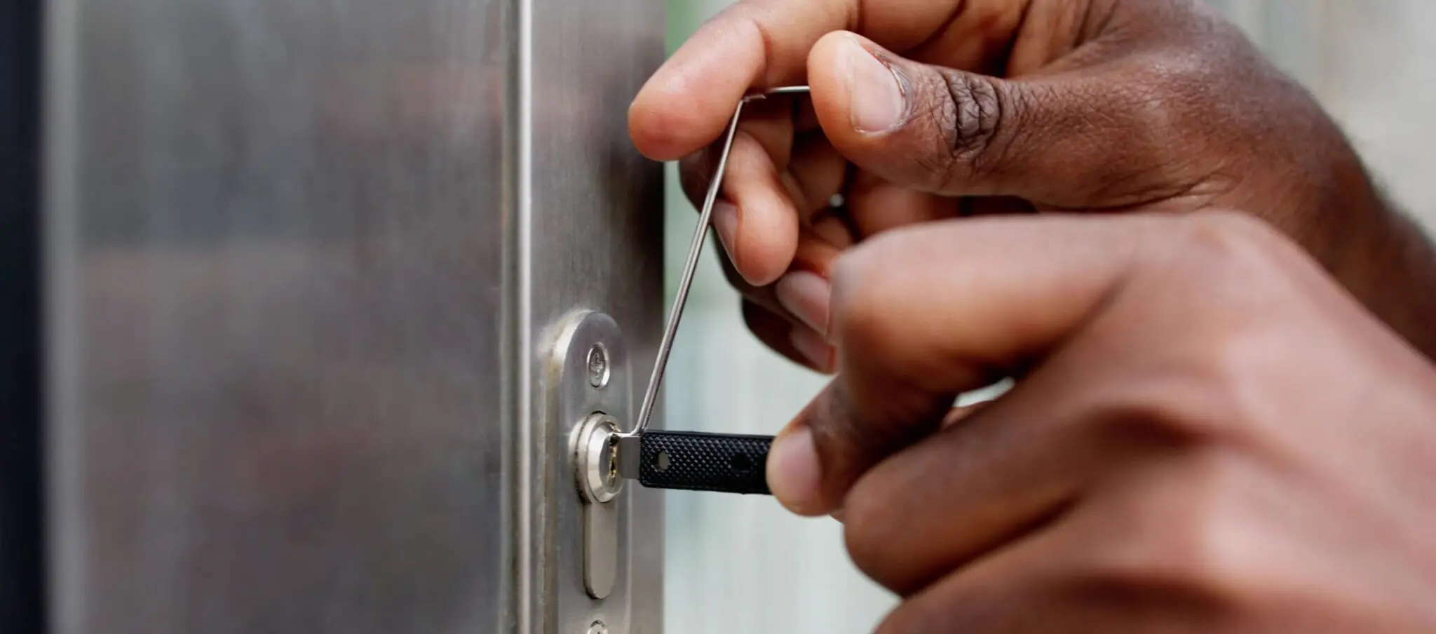 7 E-Commerce Alternatives for Commercial Door Hardware: Which Delivers Best Value?