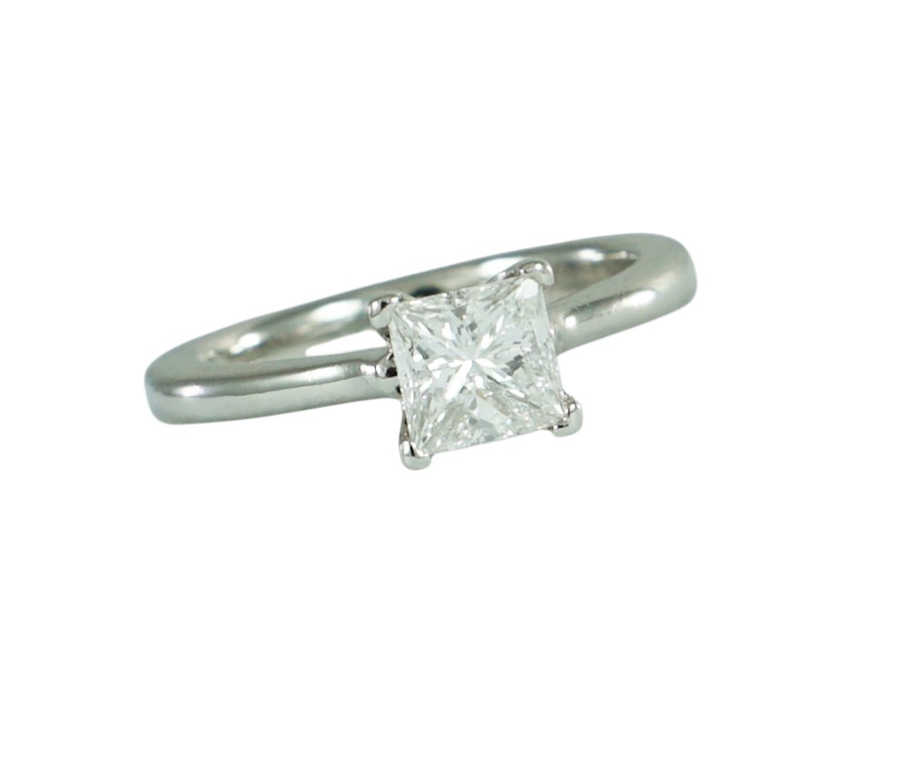 Round brilliant cut diamond Benefits for Engagement Rings