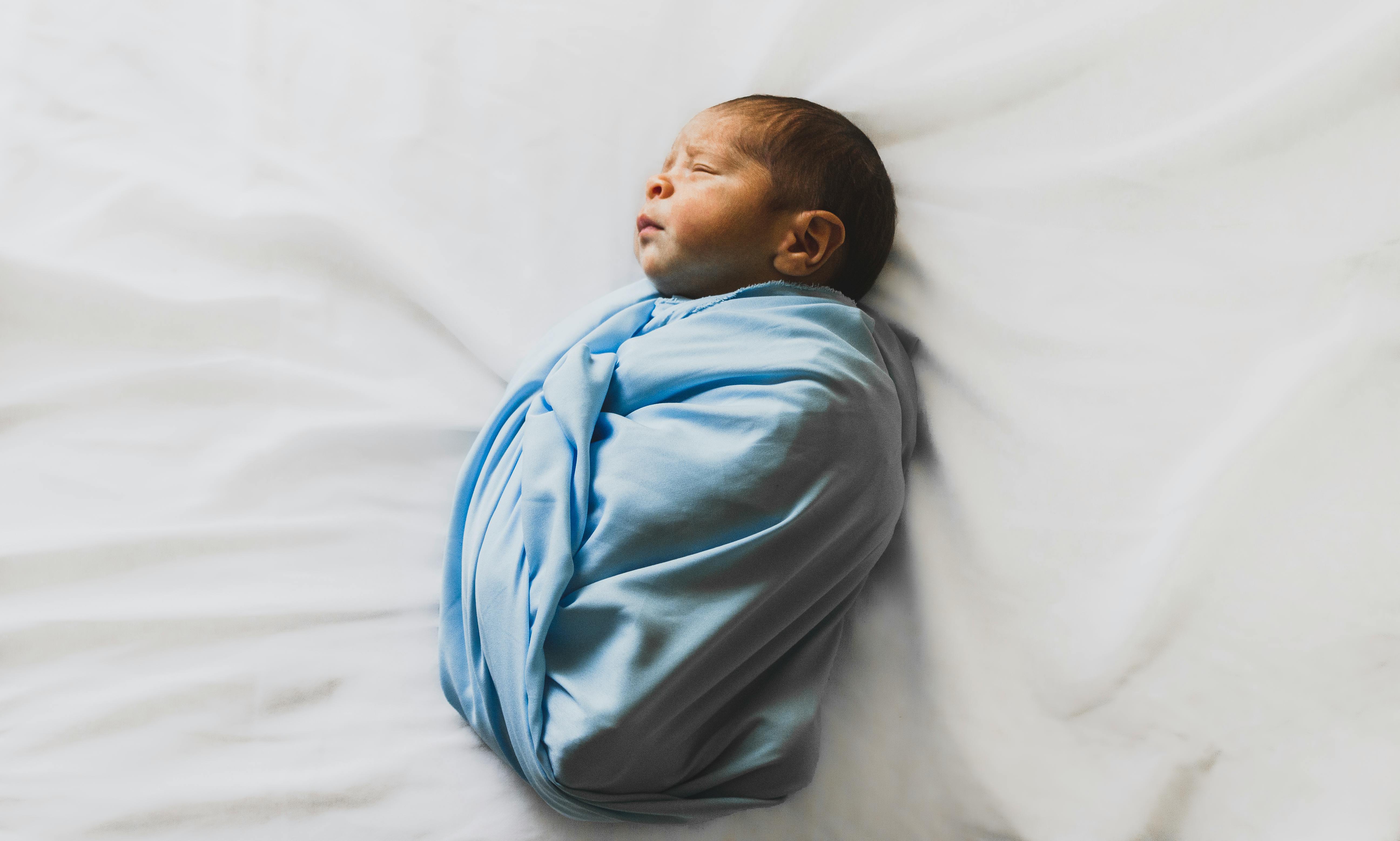 Les meilleures couvertures emmaillotage bébé pour le confort de votre enfant