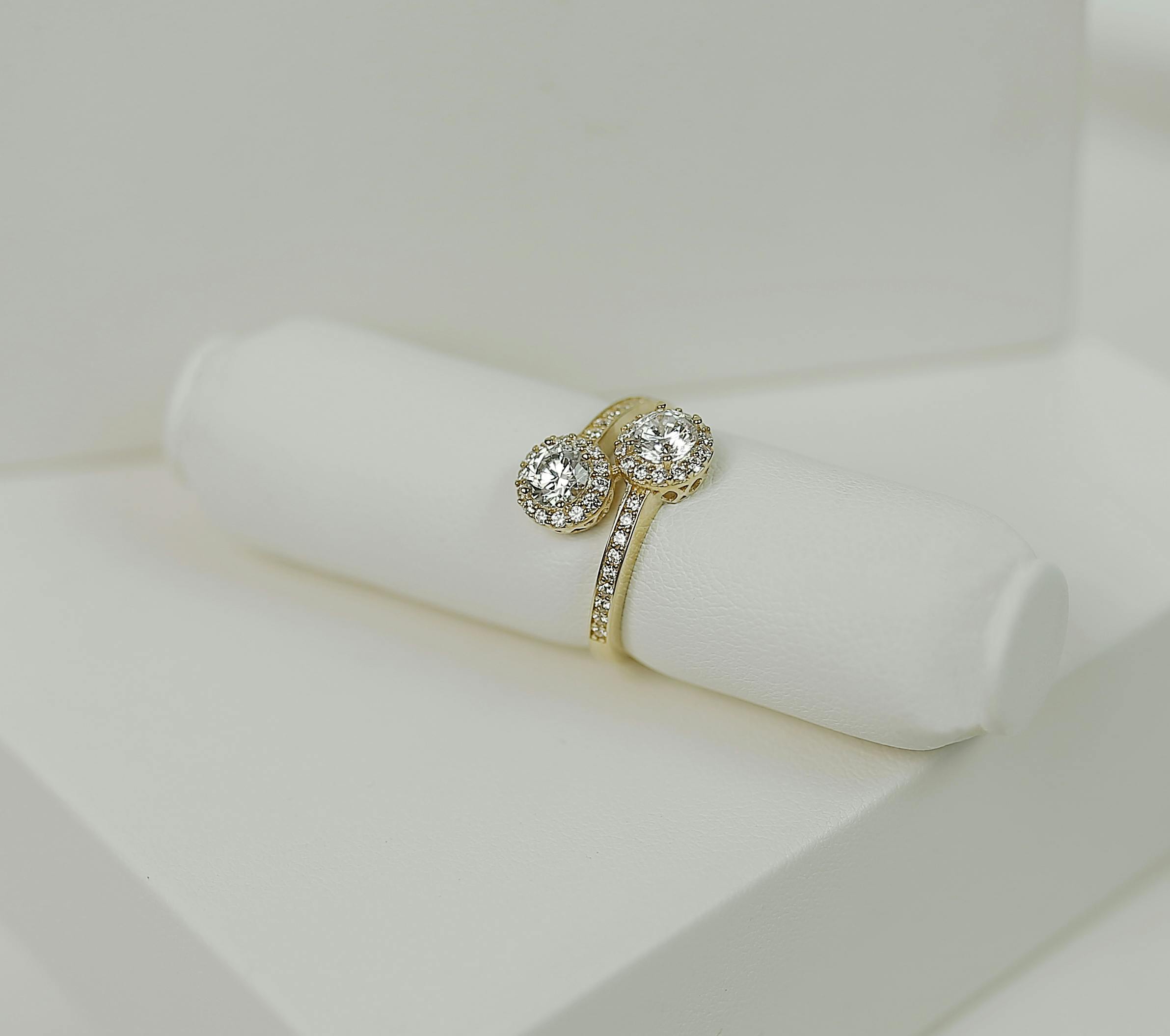 How to Choose the Perfect Oval Cut Diamond