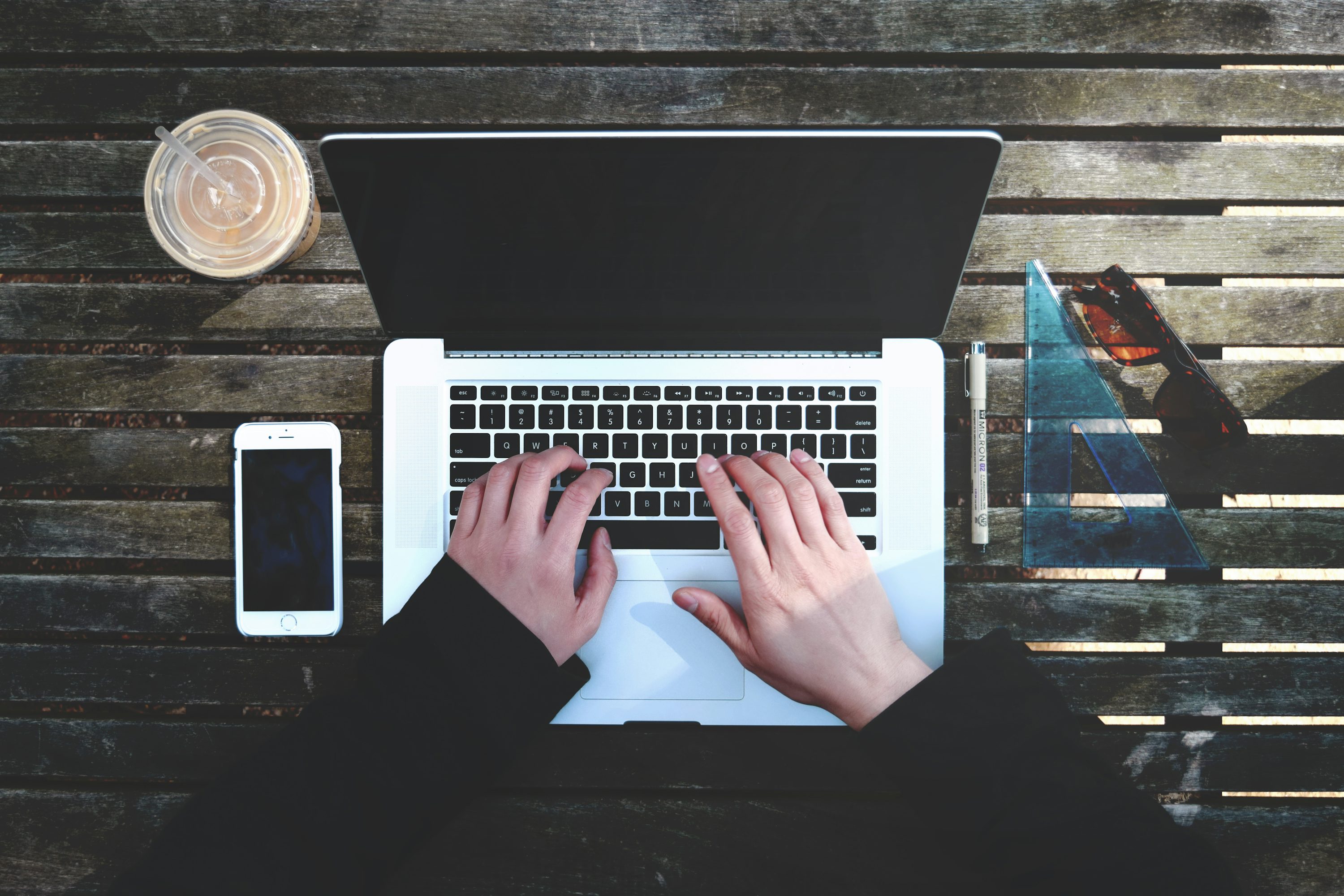 B2B Competitive Intelligence: Intelligence-Driven Business Strategy